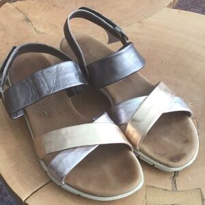 Tamaris metallic leather sandals